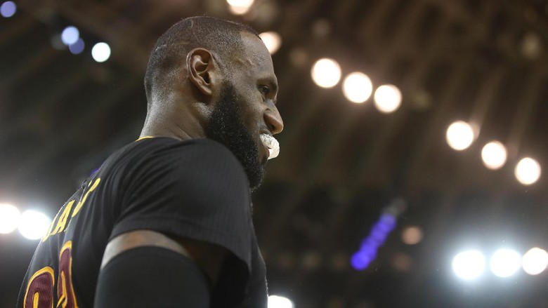 Pahit-Manis LeBron James di Oracle Arena Pahit-Manis LeBron James di Oracle Arena