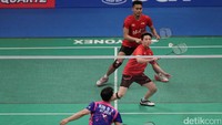 Pasangan peraih medali emas Olimpiade 2016 Rio de Janeiro itu juga tak memenangi gim kedua dan ketiga dengan mudah. Mereka sempat tertinggal 10-15 pada gim ketiga. Perlahan-lahan mereka bisa mendekati poin Dukyoung/Ha Na 17-18.