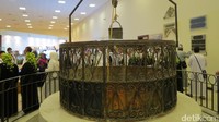 Salah satu koleksi unik lainnya adalah Sumur Zamzam asli yang bersejarah. Dulu bentuknya benar-benar sumur dengan timba lho. (Fitraya/detikcom)