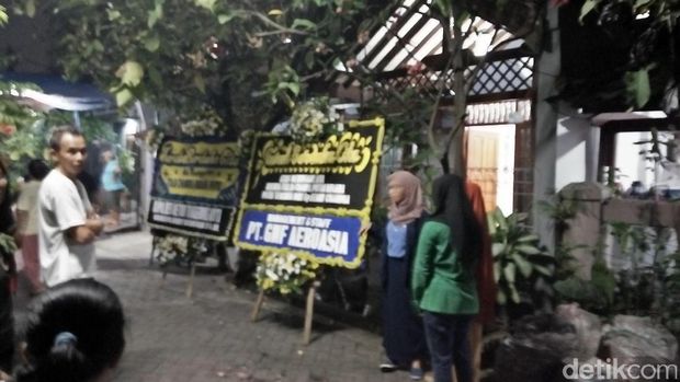Pelayat Berdatangan ke Rumah Duka Koas Italia 