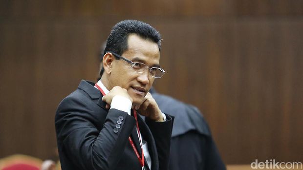 Bacakan Gugatan Prabowo, Tim Hukum Kutip Disertasi Refly Harun