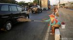 Aksi Bertaruh Nyawa Pemburu Koin di Pantura
