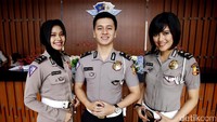 Tak hanya berdua, Rizka dan Anizha juga ditemani Andre.