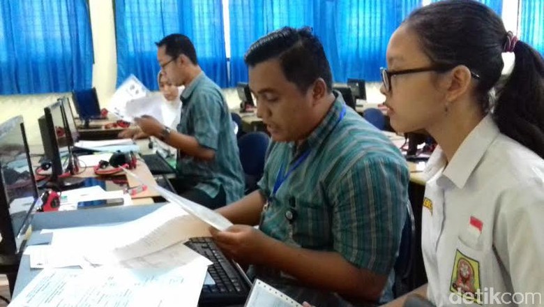Disdikbud Jateng akan Ambil Kebijakan untuk SMAN 1 Kota Magelang Disdikbud Jateng akan Ambil Kebijakan untuk SMAN 1 Kota Magelang