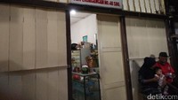Kalau Mie Jalak itu direbus, Mie Sedap disajikan tanpa kuah atau di goreng. Mie Sedap ini hanya bisa ditemukan di satu gerai bernama Kedai Mie Sedap (Bonauli/detikTravel)