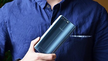 Dapur pacunya ditenagai oleh prosesor Kirin 960 yang dipadukan dengan RAM 4 GB dan 6 GB. Foto: Honor 9
