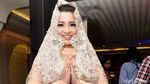 Cetarnya Fitri Karlina dengan Hijab Emas