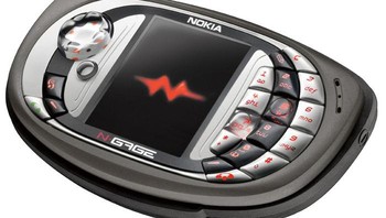 Nokia N Gage yang terlihat keren dan dirancang untuk main game ini mungkin jadi ponsel pertama para remaja tajir kala itu. Foto: istimewa
