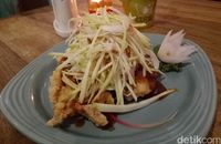 Selain garang asem iga, ada juga ayam mangga kecombrang yang gurih