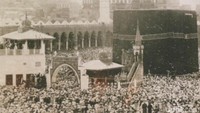 Wisatawan bisa melihat foto tua dan langka tentang Kabah, Maqam Ibrahim dan Sumur Zamzam, koleksi dari Pangeran Sultan Bin Abdul Aziz tahun 1297-1298 H (1879-1880 M) hasil jepretan fotografer Sadiq Bik. (Fitraya/detikcom)