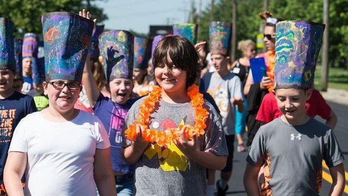 Selesai Jalani Terapi, Bocah Pengidap Leukemia Ini Disambut Bak Superhero