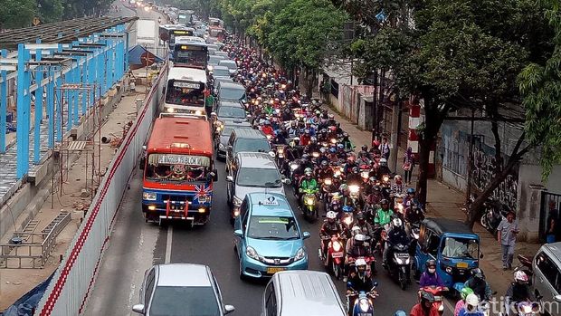 Macet horor di Mampang menuju arah Kuningan (Foto: Muhamad Fida Ul Haq/detikcom)