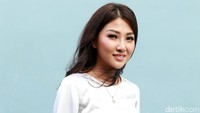 Sarwendah saat ditemui usai mengisi Rumpi: No Secret di Trans TV, Tendean, Jakarta Selatan pada Senin (12/6). Pool/Palevi S/detikFoto.