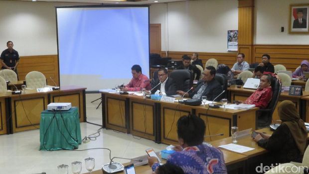 Rapat pansus RUU Pemilu pada Selasa (13/6) / 