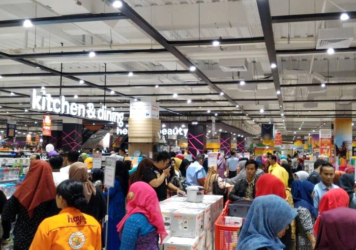 Buy 1 Get 1 Philips LED di Transmart Carrefour Star Square Manado