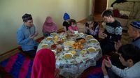 Kehangatan dan Keramahan Keluarga Muslim Kazakhstan
