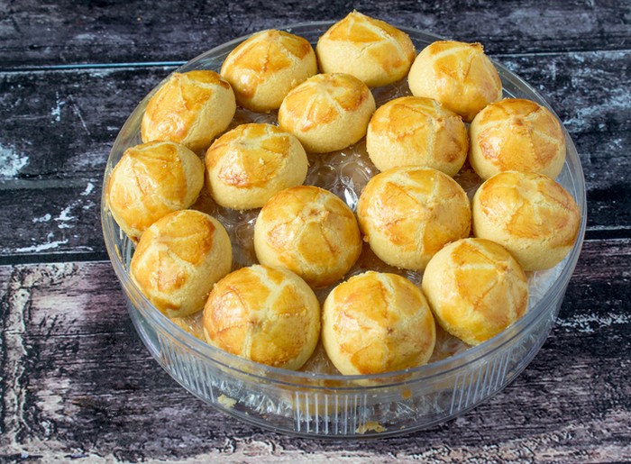 Indonesian pineapple tart cookies / Nastar served to celebrate Idul Fitri / Lebaran / Ied Mubarak