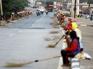 Mengais Koin dari Kisah Mistis Jembatan Sewo Indramayu