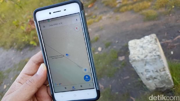 Mengantar Solar demi Sinyal di Perbatasan