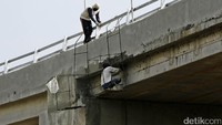 Flyover yang masih dalam tahap pembangunan itu sepanjang 1.050 meter