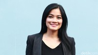 Senyum manisnya kala berpose di depan kamera. Pool/Palevi S/detikFoto.