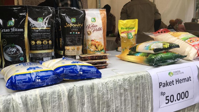 Sembako Dijual Rp 50 Ribu per Paket di Bazar Polda Metro