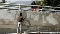 Pembangunan flyover tersebut dilakukan selama 180 hari kerja dan diharapkan bisa selesai di masa mudik Lebaran 2017.