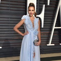 Jessica Alba menghadiri pesta Oscar Vanity Fair 2017 yang diselenggarakan oleh Graydon Carter di Wallis Annenberg Centre for Performing Arts pada tanggal 26 Februari 2017 di Beverly Hills, California. (Foto: Pascal Le Segretain / Getty Images)