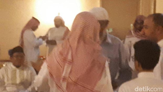 Zakir Naik juga takziyah atas meninggalnya ibu dari ulama besar Arab Saudi Syekh Kholid Al Hamudi