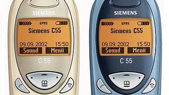 Siemens C55 juga meledak di masanya, dirilis tahun 2002. Namun sekarang rasanya hampir tak mungkin mengimpikan ponsel ini bangkit lagi karena Siemens sudah lama tak memproduksi ponsel. Foto: siemens