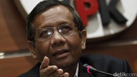 Mahfud MD datang sebagai Perwakilan Asosiasi Pengajar Hukum Tata Negara.