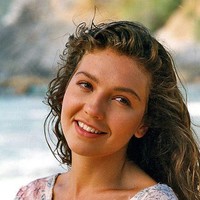 Thalia kerap memerankan gadis miskin yang jatuh cinta pada pria kaya. Ini salah satu drama terlarisnya Marimar yang tayang pada 1994. Foto: ist.