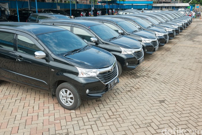 Armada mobil sewa TRAC