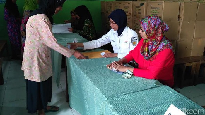 PT KAI Daops 9 Gelar Pasar Murah di Situbondo