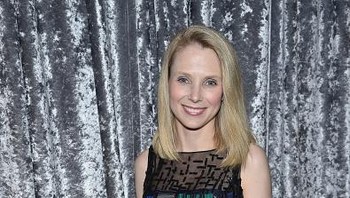 Di tahun 2016 Mayer dengan gaun cantiknya hadir di makan malam yang diadakan Yahoo pada tahun 2016. (Foto: GettyImages)