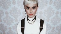 Agnez juga membantah dirinya melakukan tanam benang seperti yang dituduhkan oleh netizen. Dok. Instagram/agnezmo