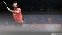 Lin Dan menyerah kalah 21-16 21-18.
