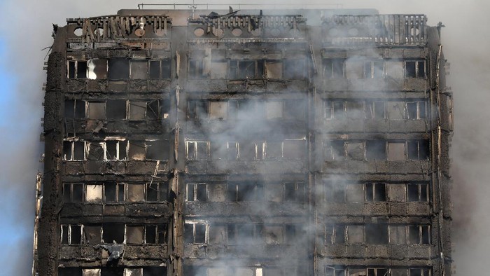 17 Orang Tewas dalam Kebakaran Apartemen London, Warga Marah