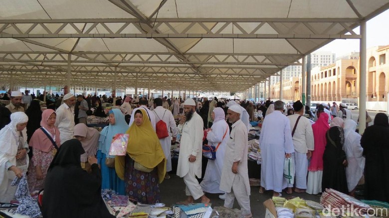 Foto: Pasar di samping Masjid Nabawi (Fitraya/detikTravel) Foto: Pasar di samping Masjid Nabawi (Fitraya/detikTravel)