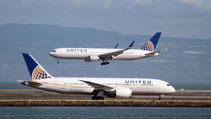 Ngeri! Ada Ular di Kabin Pesawat United Airlines, Penumpang Menjerit