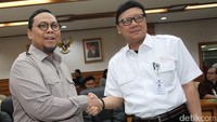 Rapat digelar di Kompleks Parlemen, Senayan, Jakarta Pusat, Rabu (14/6/2017) dipimpin ketua Pansus RUU Pemilu Lukman Edy didampingi Yandri Susanto, Benny K Harman, dan Ahmad Riza Patria. Pemerintah yang hadir Mendagri Tjahjo Kumolo dan jajarannya.