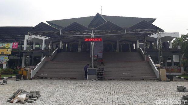 Viral Video Pria Meninggal Dunia Saat Sujud Salat Isya di Tebet