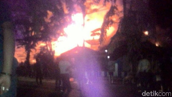 13 Rumah di Asrama Polantas Polres Asahan Sumut Terbakar