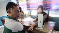 Tes urine dan kesehatan ini untuk mengantisipasi adanya sopir yang tidak sehat atau menggunakan narkoba.