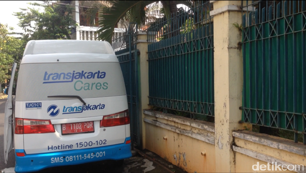 Pasca Dilempar Molotov, Rumah Dirut PT TransJ Sepi dan Tertutup