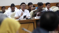 Hingga saat ini rapat masih berjalan. Sejumlah isu krusial RUU Pemilu belum diputuskan.