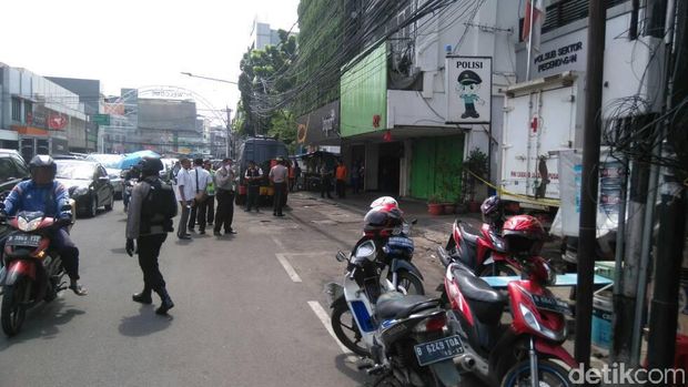 Suasana penanganan penemuan granat aktif di Pospol Pecenongan Jakpus