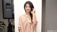 Karenina tampak cantik dan menawan saat berpose di depan kamera. Pool/Noel/detikFoto.
