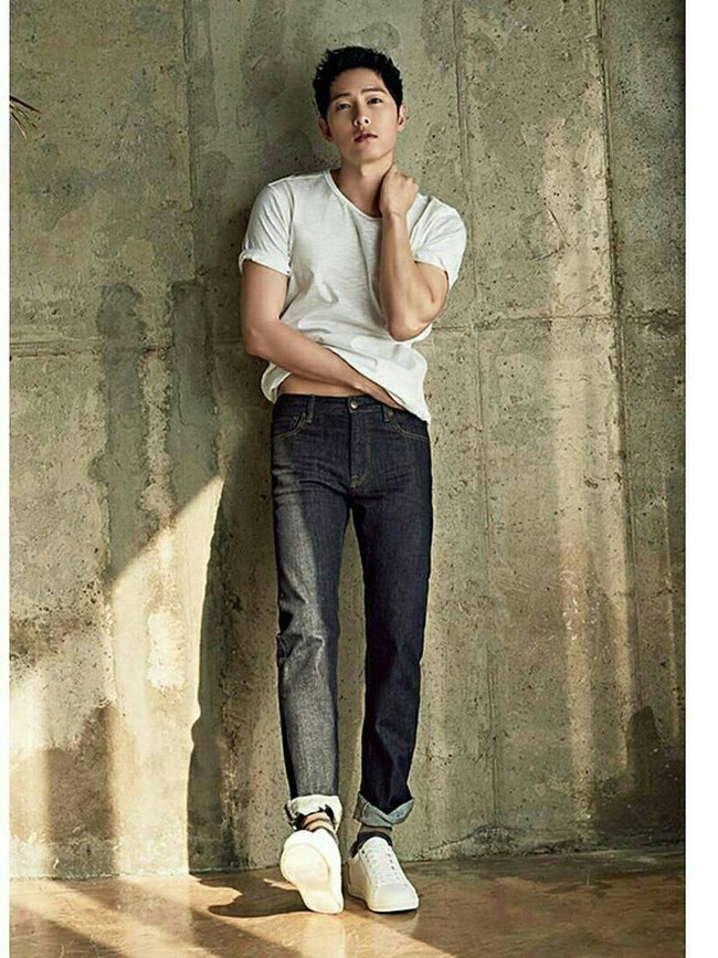 Suami Song Hye Kyo ini tentu sangat terlihat menawan. Menikah pada Oktober 2017, Ketampanan Song Joongki tak pernah diragukan lagi membuat hati wanita lain berdesir. Foto: ist