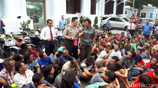 Ratusan preman diamankan